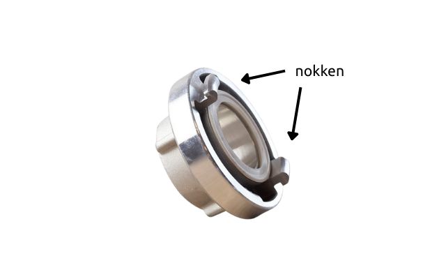 Nokafstand meten met schuifmaat tussen de nokken